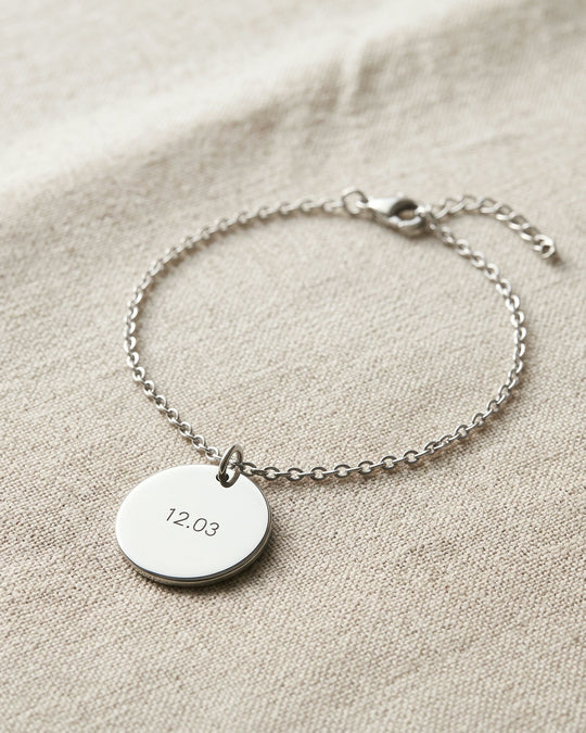 Nº 11, armband met munt 20 mm, zilverkleur, roestvrij staal, op linnen ondergrond