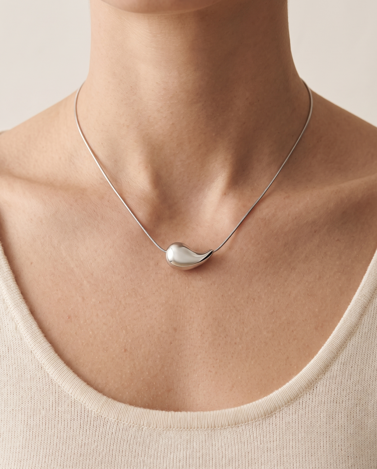 Nº 4, ketting met druppel 40 cm, zilverkleur, roestvrij staal, gedragen om de hals