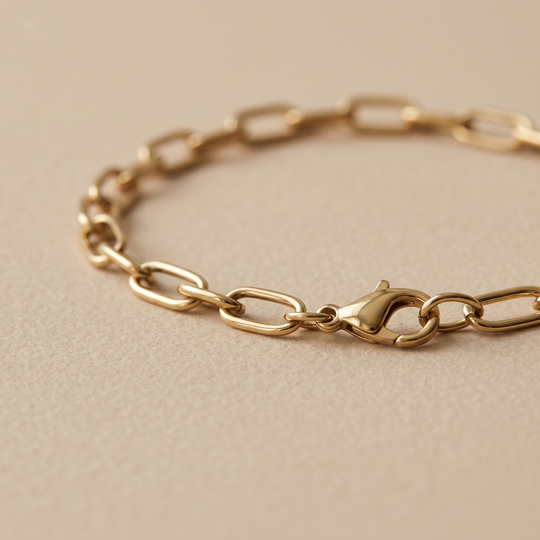 Nº 6, schakelarmband 16,5 cm, goudkleurig roestvrij staal, detail van de sluiting