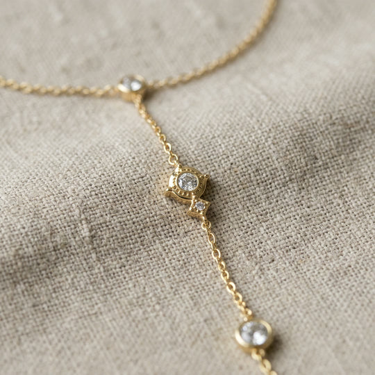 Nº 7, handchain met strass 16 cm, goudkleurig roestvrij staal, detail van de steentjes